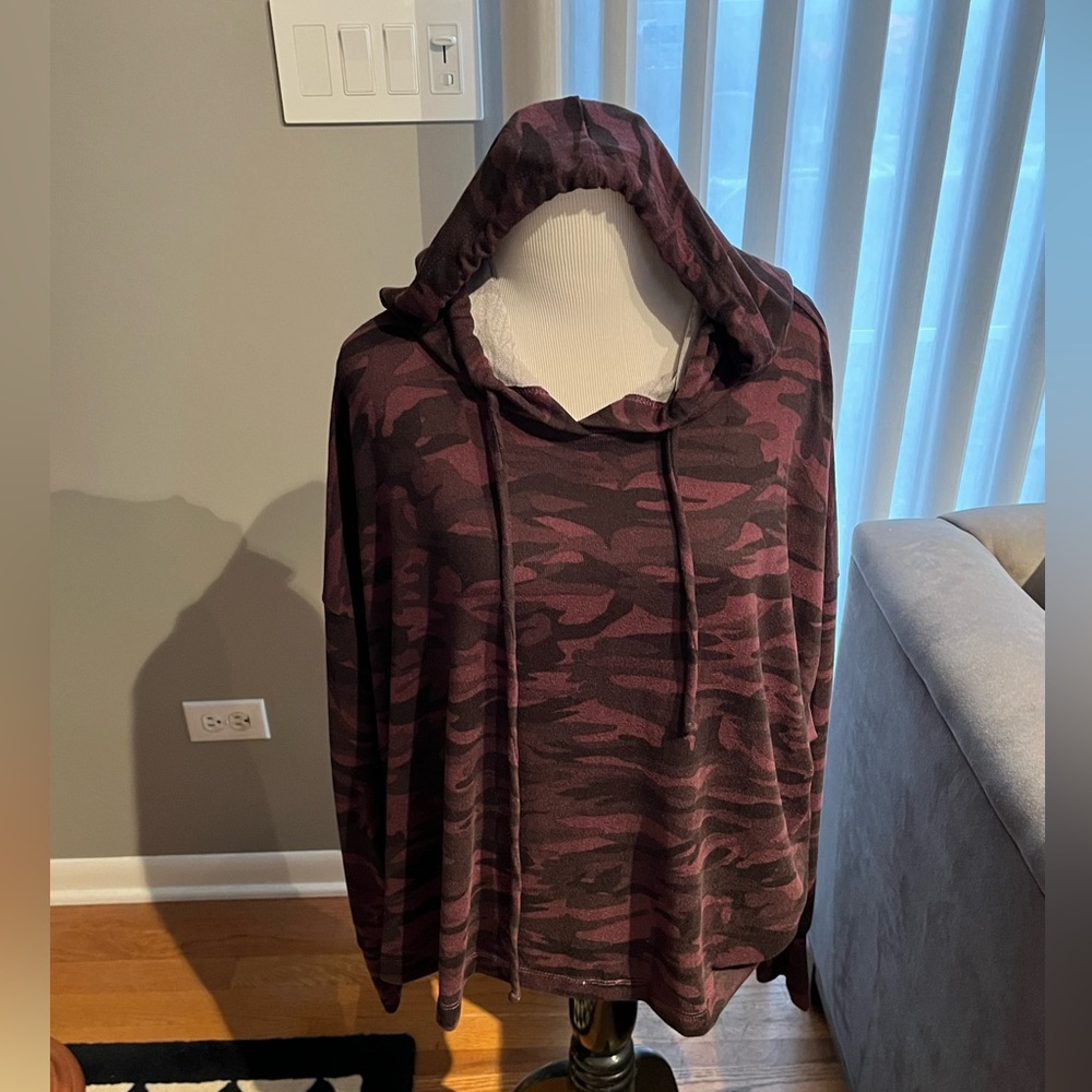Midnight bakery camo nightwear/loungewear. Size xl.